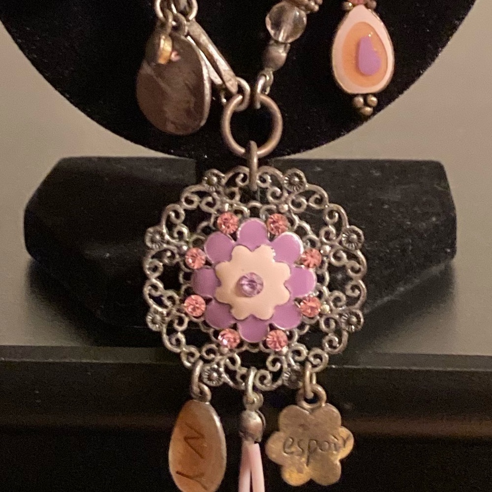 Pink, orange, and silver tone, very long necklace with flowers and hearts - Picture 3 of 4